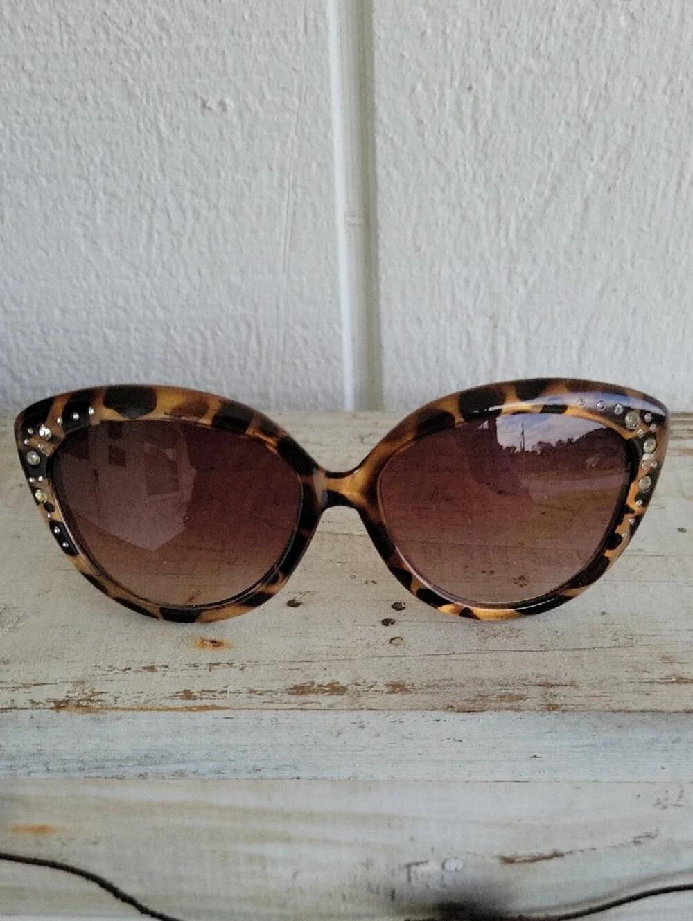 Juicy Couture Tortoise Cat Eye Sunglasses with Gold Temples Rhinestones